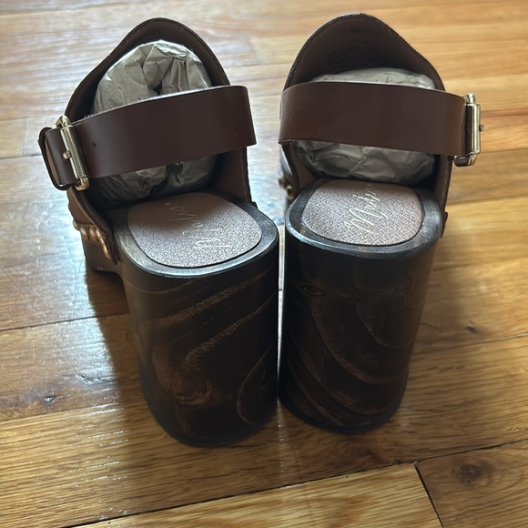 Brown Clogs - Picture 3 of 12